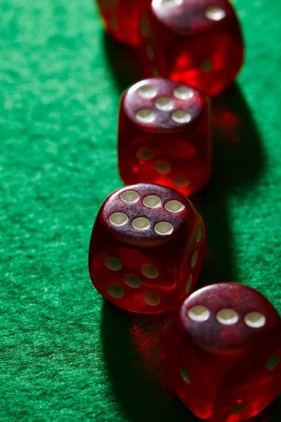 Live dealer at Gem Saviour table with multilingual chat interface